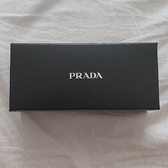 Prada Box - Picture 1 of 4